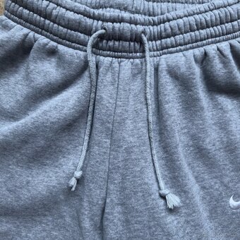 Nike šedé tepláky - 4