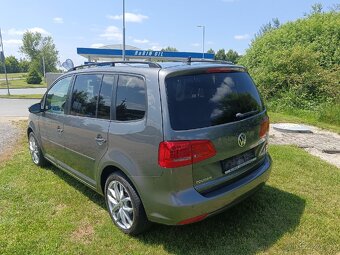 VW TOURAN 2,0 TDI DSG - 4