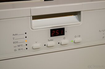 Miele bílá vestavná myčka G4203 SC, tři koše - 4
