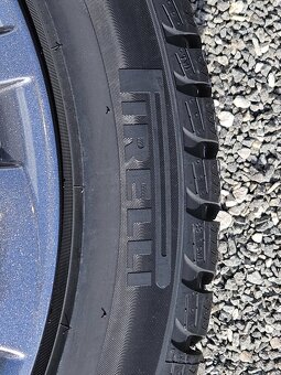 Pěkná nová zimní orig alu Škoda Superb 3, Pirelli 235/45/18 - 4
