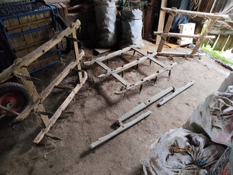 Staré dřevěné brány plus rozporka. - 4