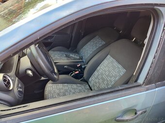 Prodám bouraný Ford fiesta 2004 mk V generace 5 1.3 na ND - 4