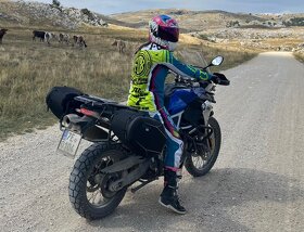 BMW F800 GS rok 2018 nájezd jen 9800 km - 4