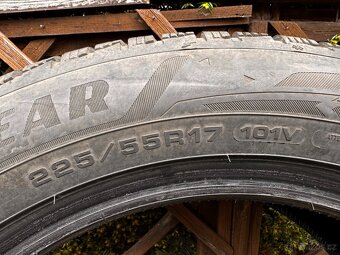 4x zánovní zimní pneu GoodYear 225/55 R17 101V XL - 4