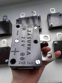 Zásuvka 24V - 4