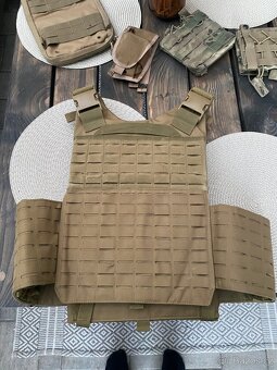 Nosič plátů laser cut molle Rothco - 4