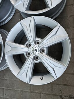 ALU kola Toyota R17 5x114,3 ET45 CHR - 4