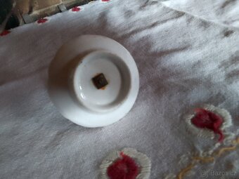 STAROŽITNÝ PORCELÁNOVÝ OŘEZÁVÁK NA DOUTNÍKY - 4