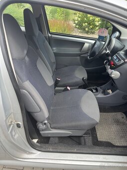 Peugeot 107 1,0 benzín - 4