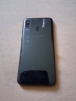 Samsung galaxy A20e - 4
