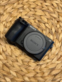Sony a6500 + 3 baterie + nabíječka - 4