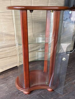 Skleněná vitrína - 4