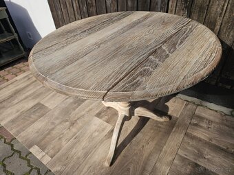 Masivní rozkládací stolek - 4