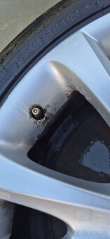 Prodám orig. 17" alu kola na Škoda Superb r.v. 2014 - 4