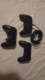 Playstation 4 s ovladači a hrami - 4