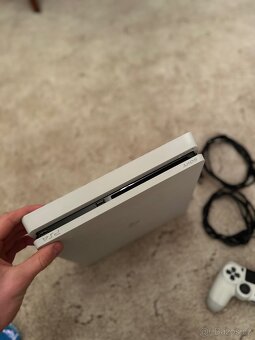 Sony PlayStation 4 slim - 4