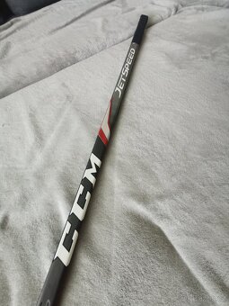 Kompozitová hokejka CCM Jetspeed 440 JR vel. 105cm - 4