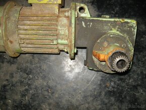 Motor s převodovkou - 4