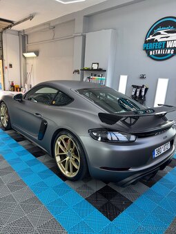 Porsche 718 gt4 - 4