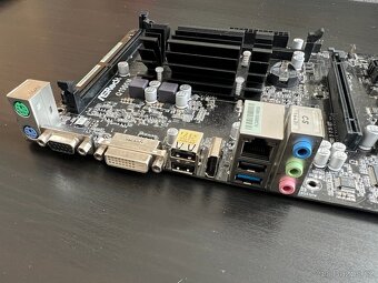 ASRock Q1900M – základní deska s integrovaným CPU - 4