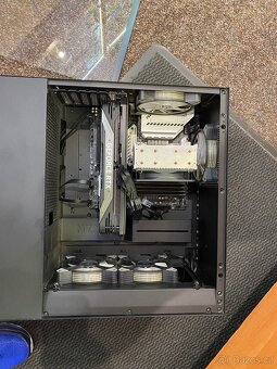 Herní PC s RTX 3070 + 32GB RAM + 240Hz Samsung monitor - 4