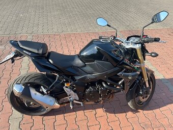 Suzuki GSR 750 - ČERNÁ - 4