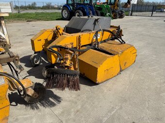 Zametacia kefa na traktor bager - 4