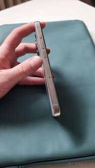 iPhone 15 Pro 256 GB - 4