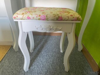 Krásný toaletní stolek se židličkou top stav - 4