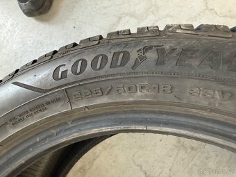 4x zimní pneu GOODYEAR 225/50 R18 - 4