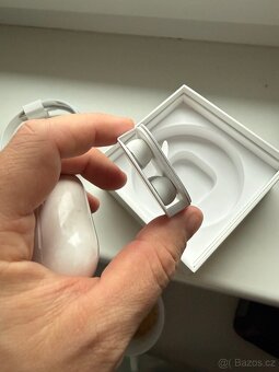 Apple AirPods Pro - 4