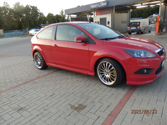 Ford Focus 1.6i - 74kw úprava sport, bez koroze 180000km - 4