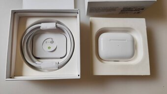 Apple AirPods Pro - 4