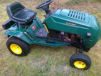 Zahradní traktor John Deere - 4