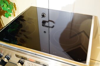 Siemens nerezový vestavný sporák HE654511, vyjížděcí dveře - 4
