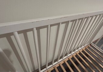 Dětská postýlka Drewex Kuba II se stahovací bočnicí bílá - 4