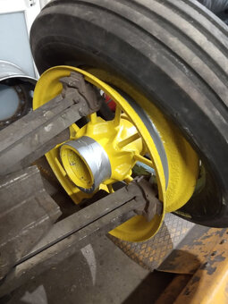 Staré kolo např. pro reklamu pneuservisu apod. - 4