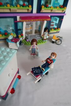 LEGO® Friends 41318 Nemocnice v Heartlake - 4