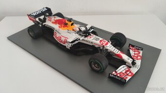 F1 Redbull RB16B Verstappen GP Turecka 2021 Spark 1:18 - 4