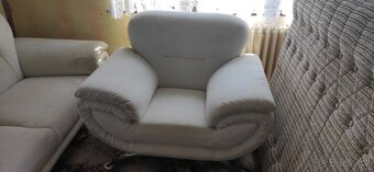 GAUČ A DVĚ VĚTŠÍ KŘESLA - 4