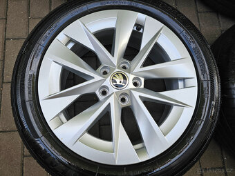 ALU letní kola Rotare orig Škoda 5x112 Octavia IV R17 5E3 - 4