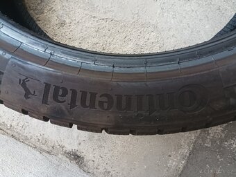 235/40 r19 - 4