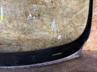 ČELNÍ OKNO BMW E90/91 - 4