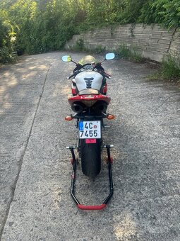 Yamaha R1 - 4
