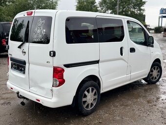 ND / Náhradní díly z Nissan NV200 / Po dílech - 4