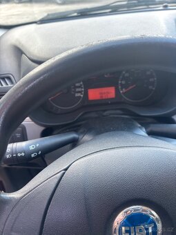 Fiat grande 1,2 na díly koroze spodní části - 4