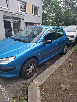 Prodám Pegueot 206 ,rok výroby 4/2002 - 4
