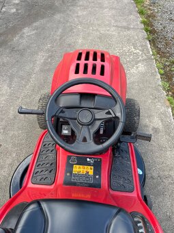 zahradní traktor MTD SN200 - 4