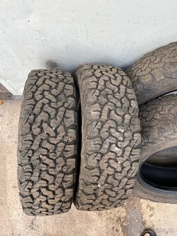 Prodám pneu 215/65R16 - 4