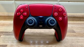 Sony DualSense Wireless Controller – Volcanic Red + stojan - 4